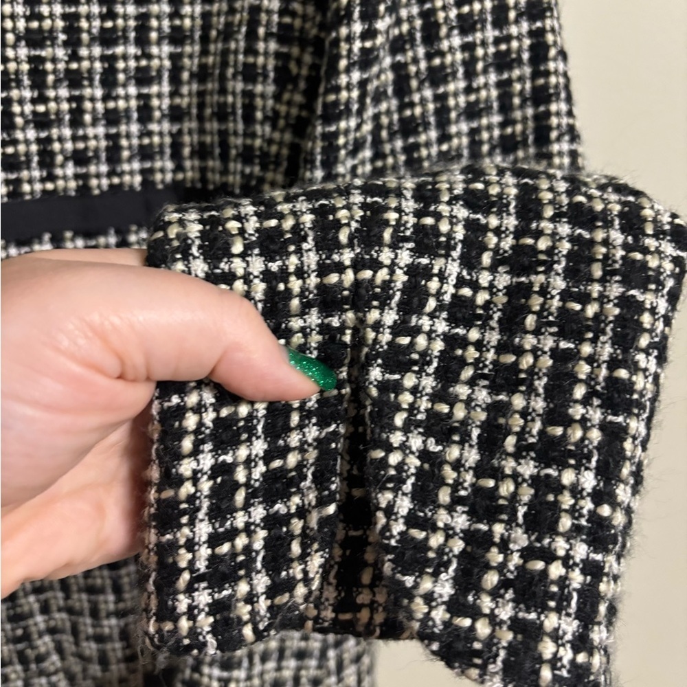 Sandro Tweed Jacket Blazer Size Large 10-12 Black White Ribbon Detail Buttons - Picture 7 of 7